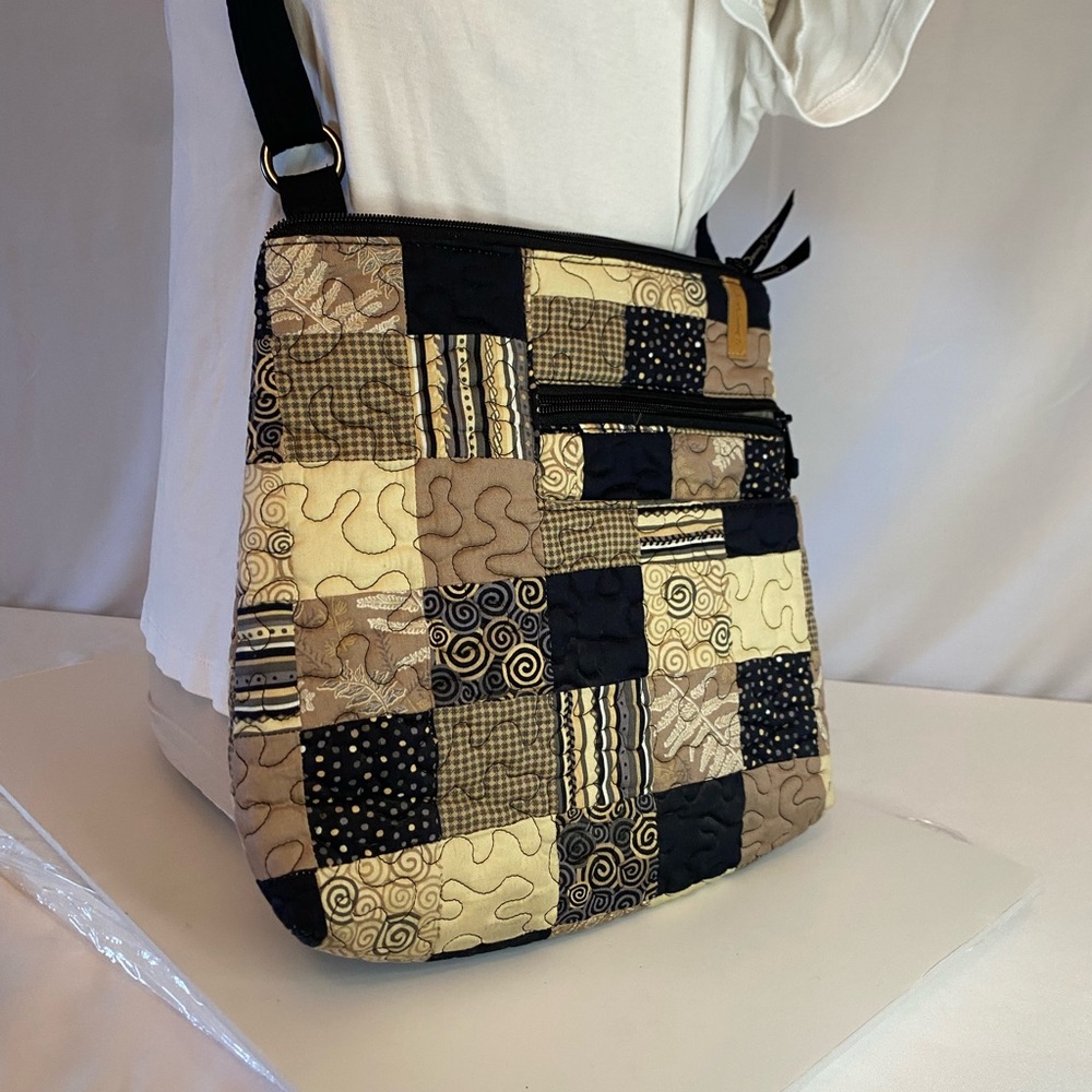 Donna Sharp Patchwork Crossbody Purse With Three … - image 1